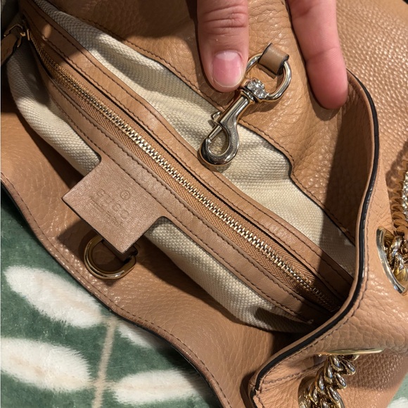 Gucci Beige Leather Shoulder Bag with Gold Chain - Picture 7 of 17